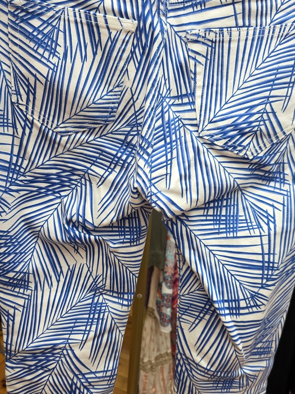 Vineyard Vines Blue White Palm-Leaf Straight Leg Raw Hem Pants Sz 26 - Picture 6 of 7